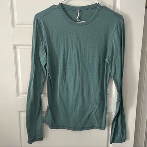 Lululemon Teal Long Sleeve Women's Top - size medium